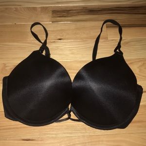 Victoria’s Secret bombshell 32D